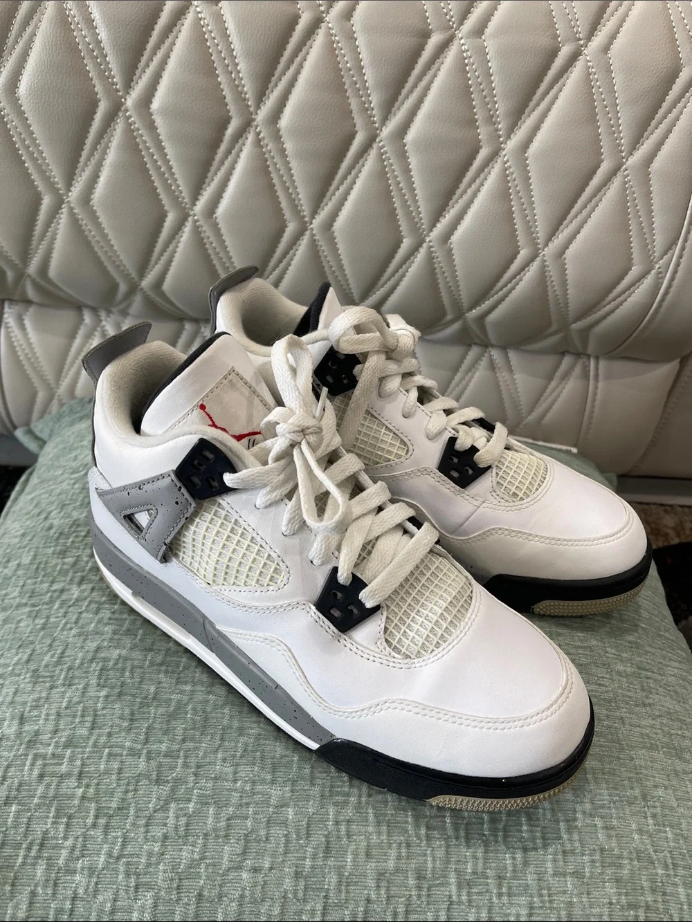 Jordan Men’s Retro white cement Sneakers in white, Black & Red. Size 6Y